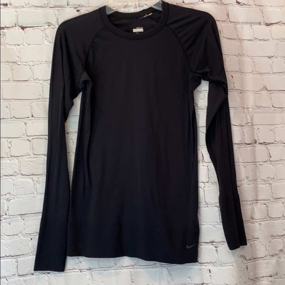 NIKE LONG SLEEVE FIT DRY SIZE SMALL